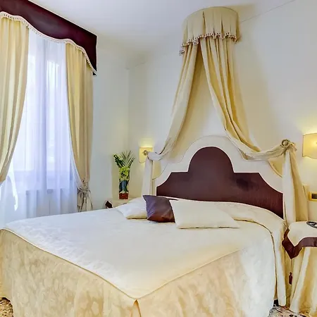 Hesperia فندق