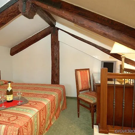 فندق Hesperia 3*