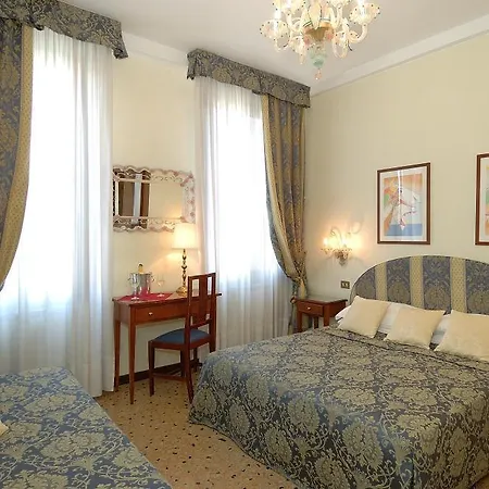 Hesperia البندقية