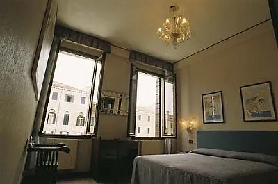 Hesperia 3* البندقية