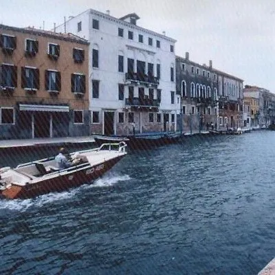 Hesperia فندق البندقية