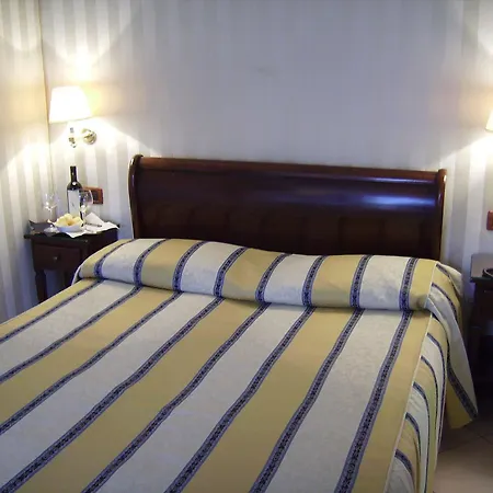 Отель Hesperia 3*